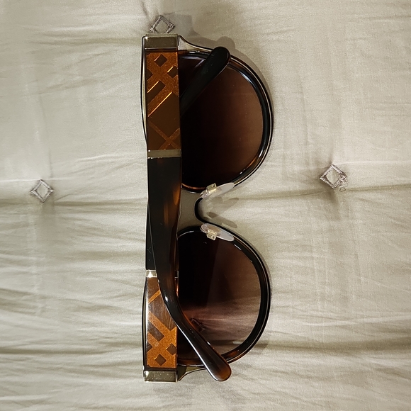 Burberry Sunglasses - Picture 6 of 16